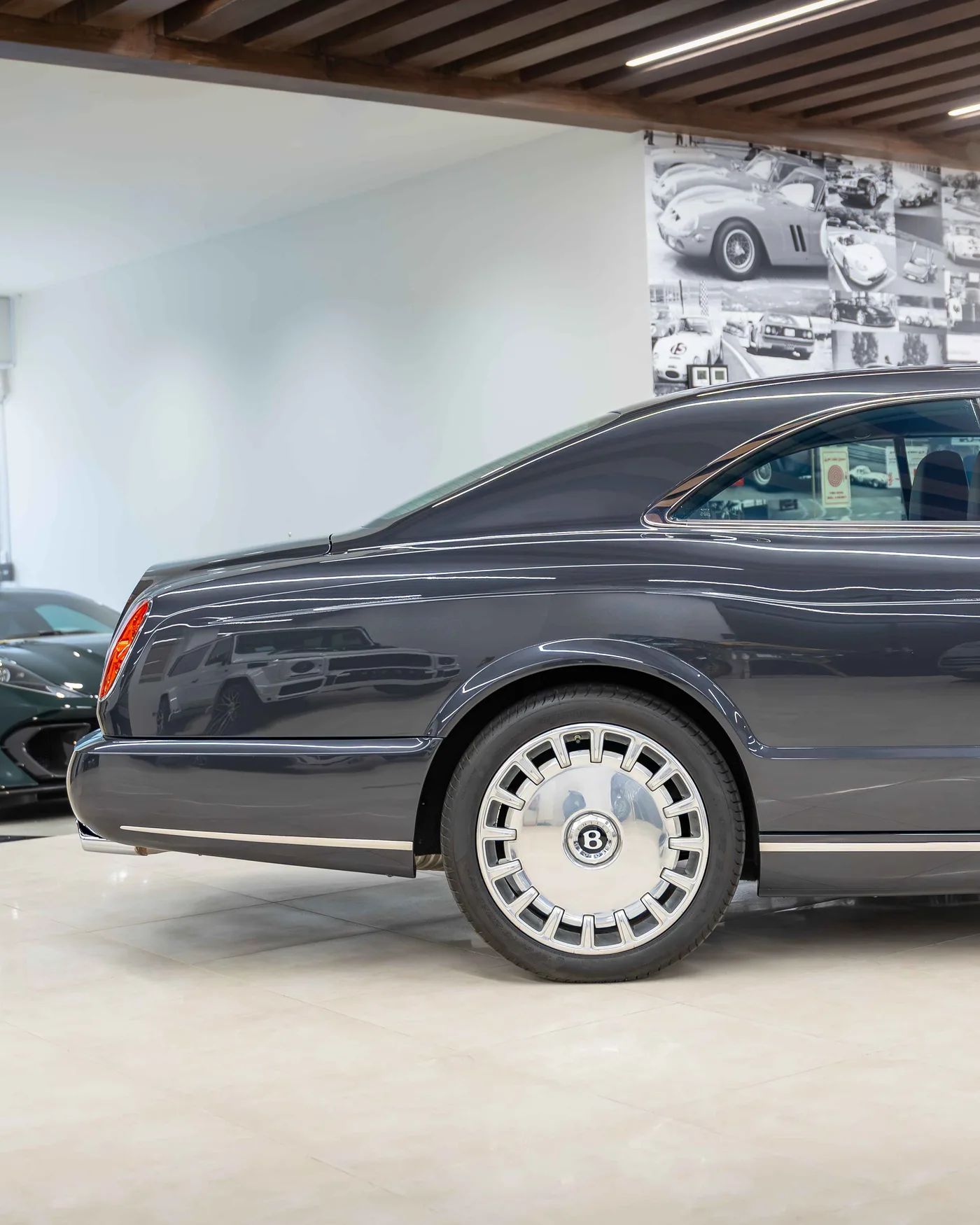 2009 Bentley Brooklands offered by a supercar dealer in Riyadh, Saudi Arabia, photo 16 of 19