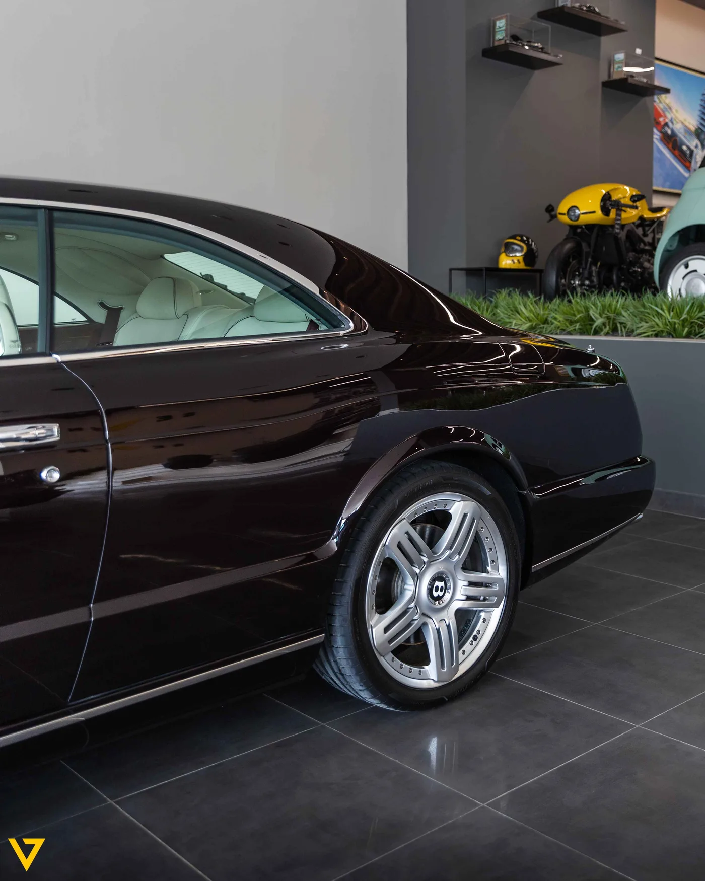 Bentley Brooklands offered by a supercar dealer in Riyadh, Saudi Arabia, photo 3 of 17
