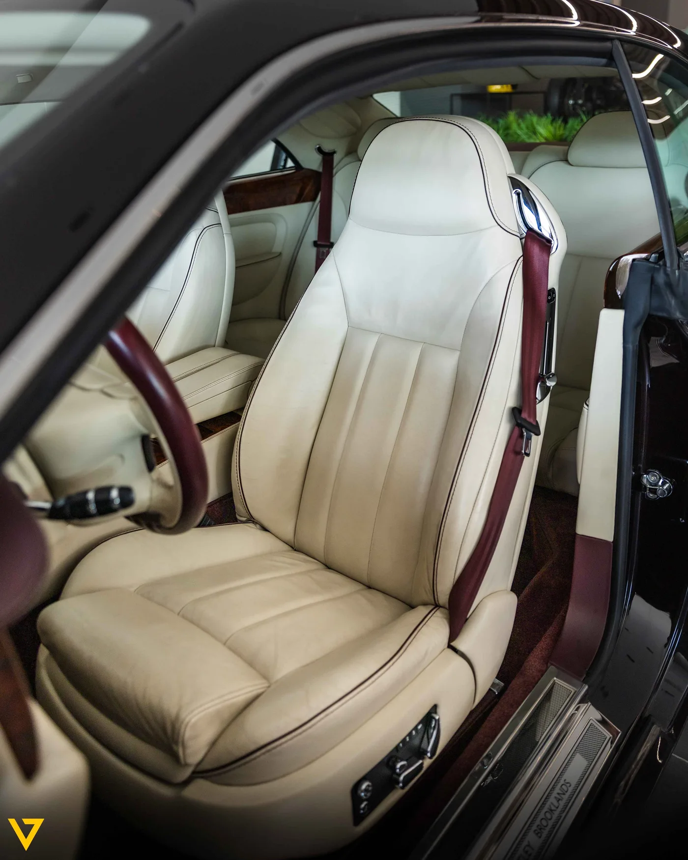 Bentley Brooklands offered by a supercar dealer in Riyadh, Saudi Arabia, photo 6 of 17