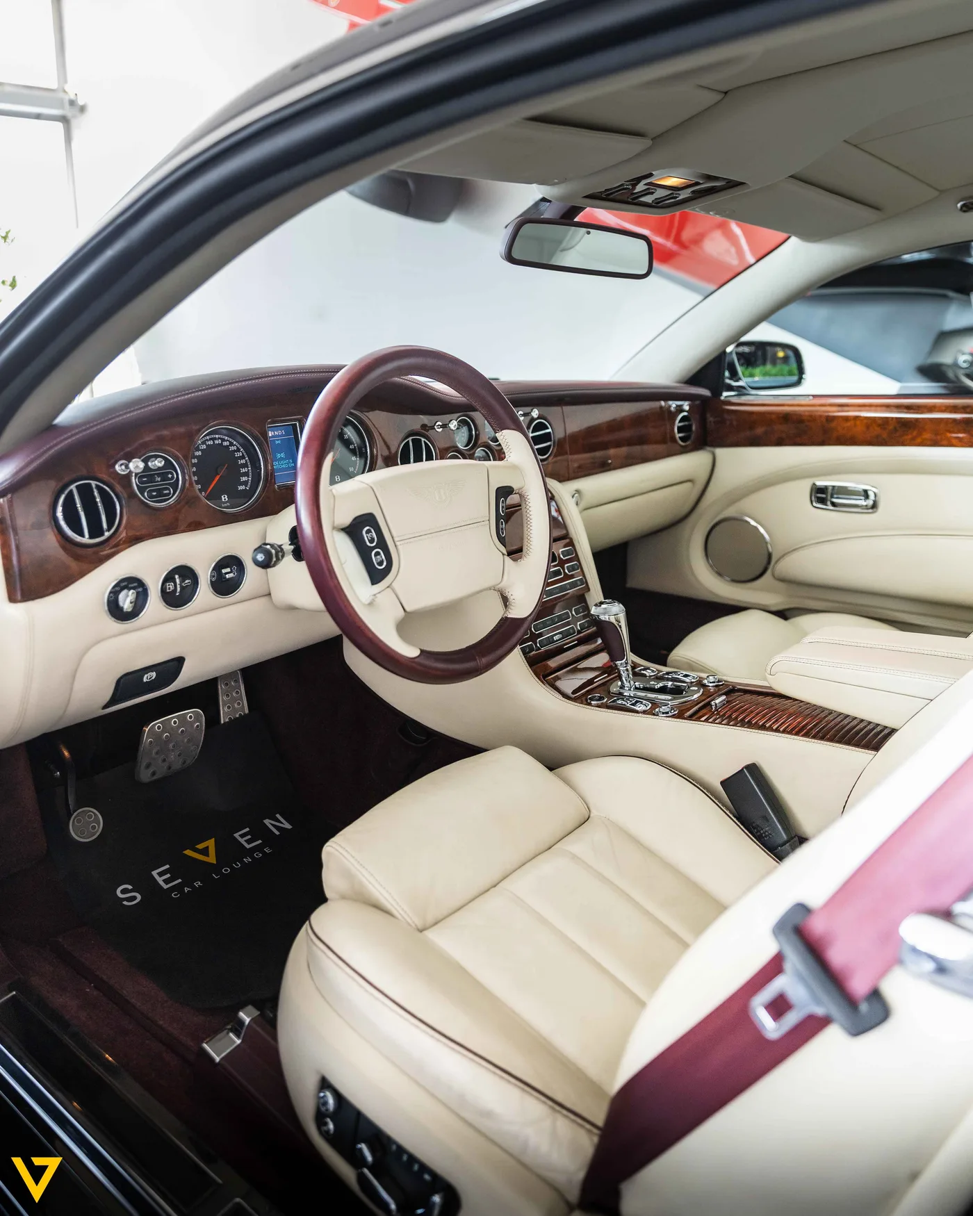 Bentley Brooklands offered by a supercar dealer in Riyadh, Saudi Arabia, photo 7 of 17