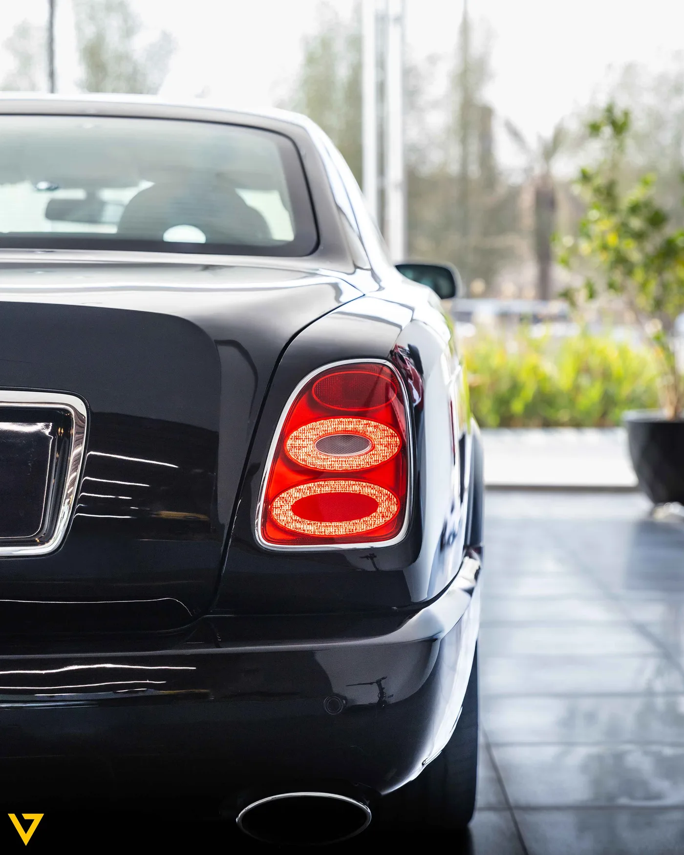 Bentley Brooklands offered by a supercar dealer in Riyadh, Saudi Arabia, photo 17 of 17