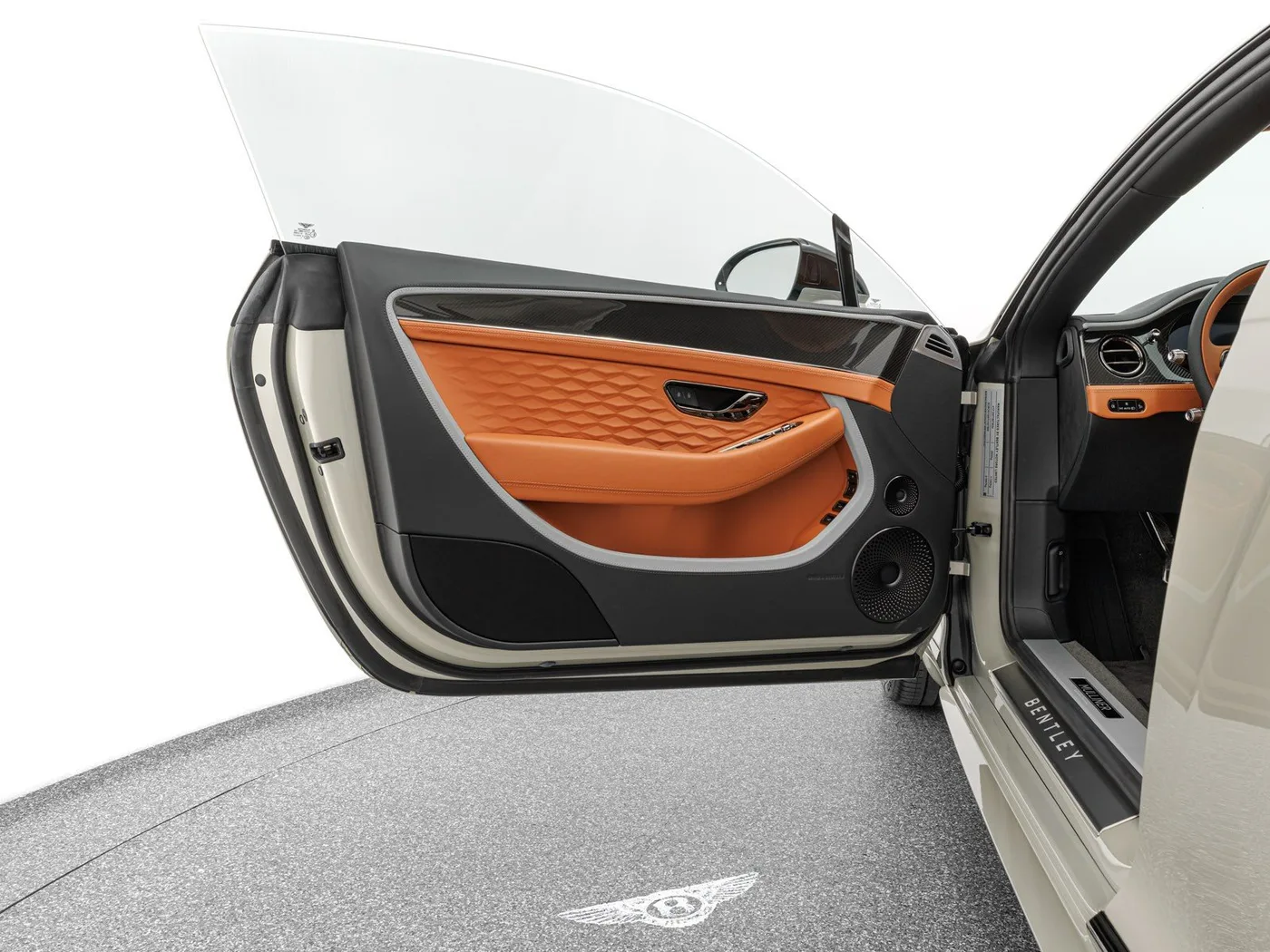 Bentley Continental GT Mulliner angeboten von einem Fachhändler in Böblingen, Deutschland, Foto 8 von 15