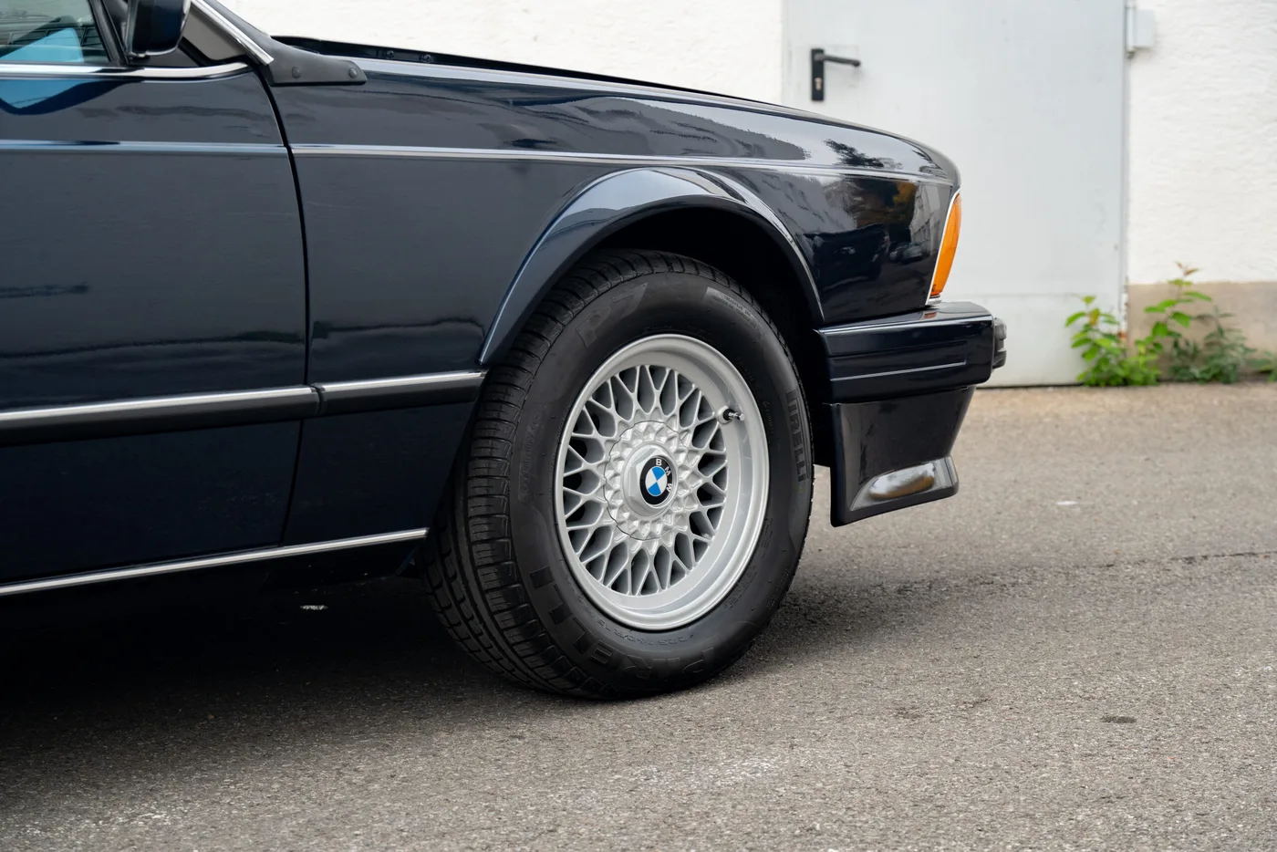 1989 BMW 635 CSi Coupé angeboten von einem Oldtimerspezialisten in Lindau, Deutschland, Foto 7 von 20