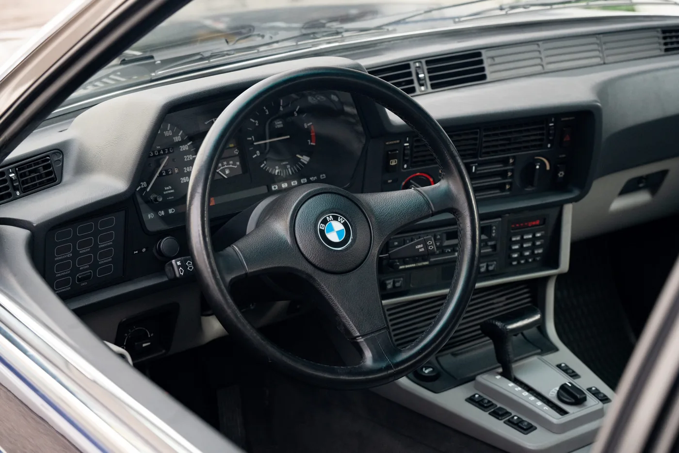 1989 BMW 635 CSi Coupé angeboten von einem Oldtimerspezialisten in Lindau, Deutschland, Foto 11 von 20