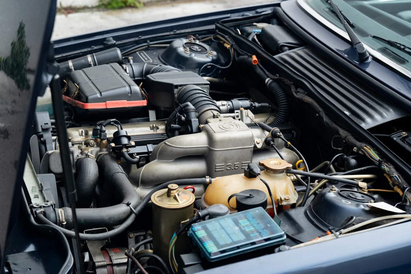 1989 BMW 635 CSi Coupé angeboten von einem Oldtimerspezialisten in Lindau, Deutschland, Foto 16 von 20