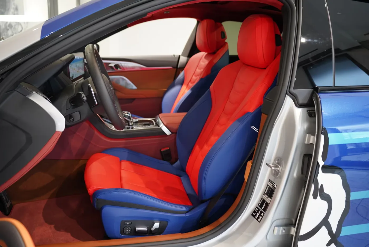 BMW M850i xDrive Gran Coupé THE 8 X JEFF KOONS offered by a specialist dealer in Haar, Germany, photo 12 of 28
