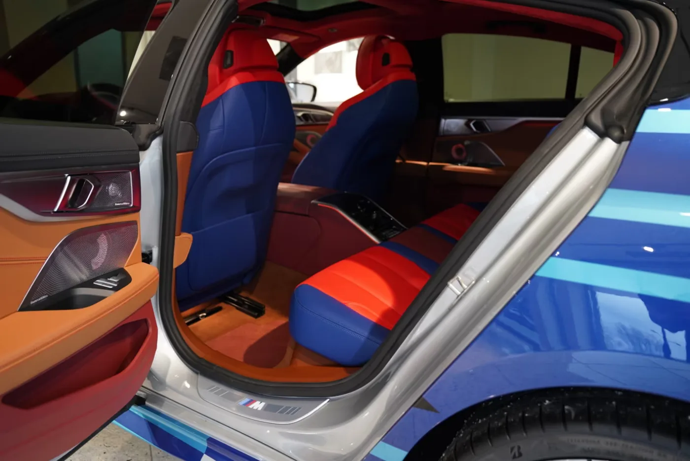 BMW M850i xDrive Gran Coupé THE 8 X JEFF KOONS offered by a specialist dealer in Haar, Germany, photo 18 of 28