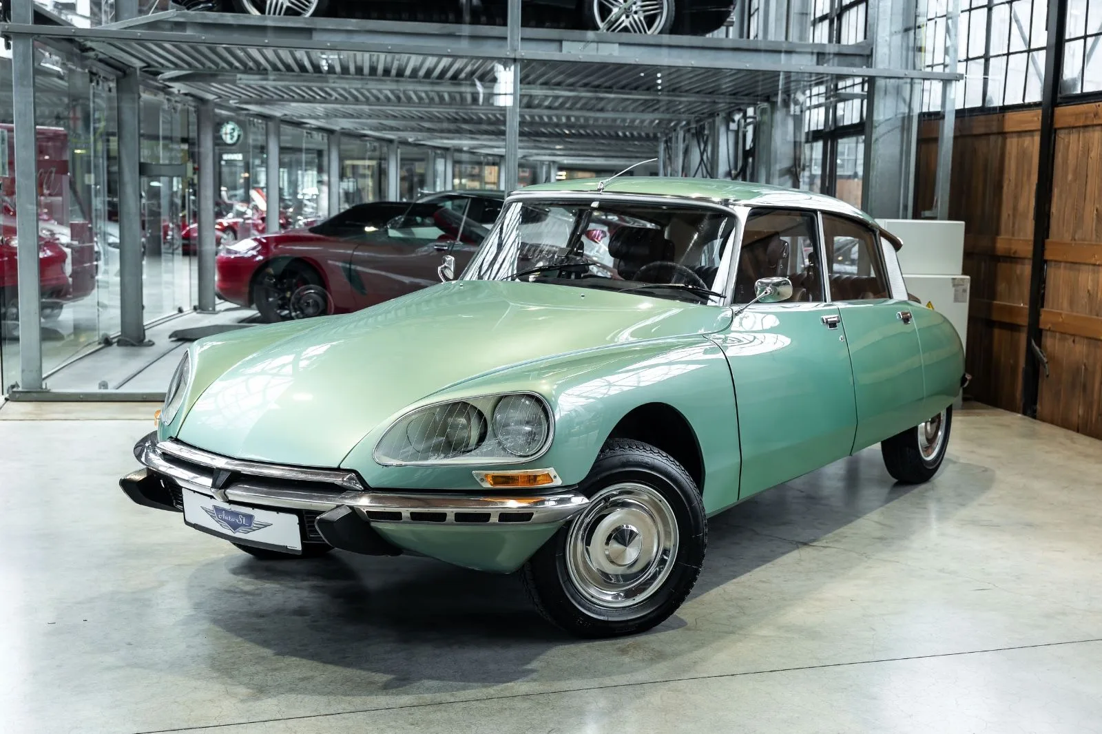 Citroën DS Super offered by a specialist dealer in Neuss, Germany, main photo