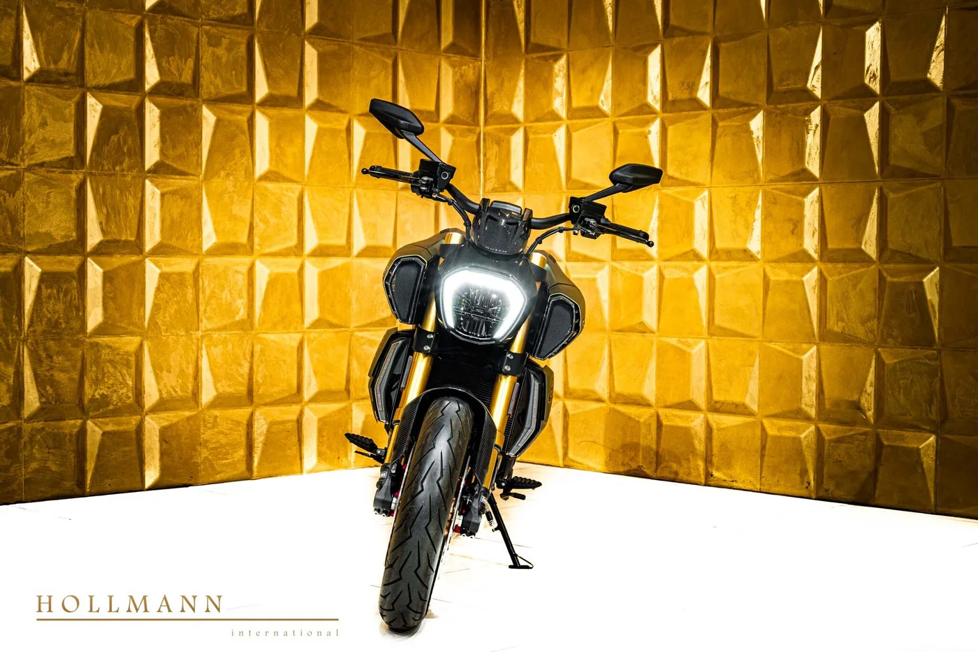 Ducati Diavel 1260 proposée par un concessionnaire spécialisé à Stuhr, Allemagne, photo 3 sur 8