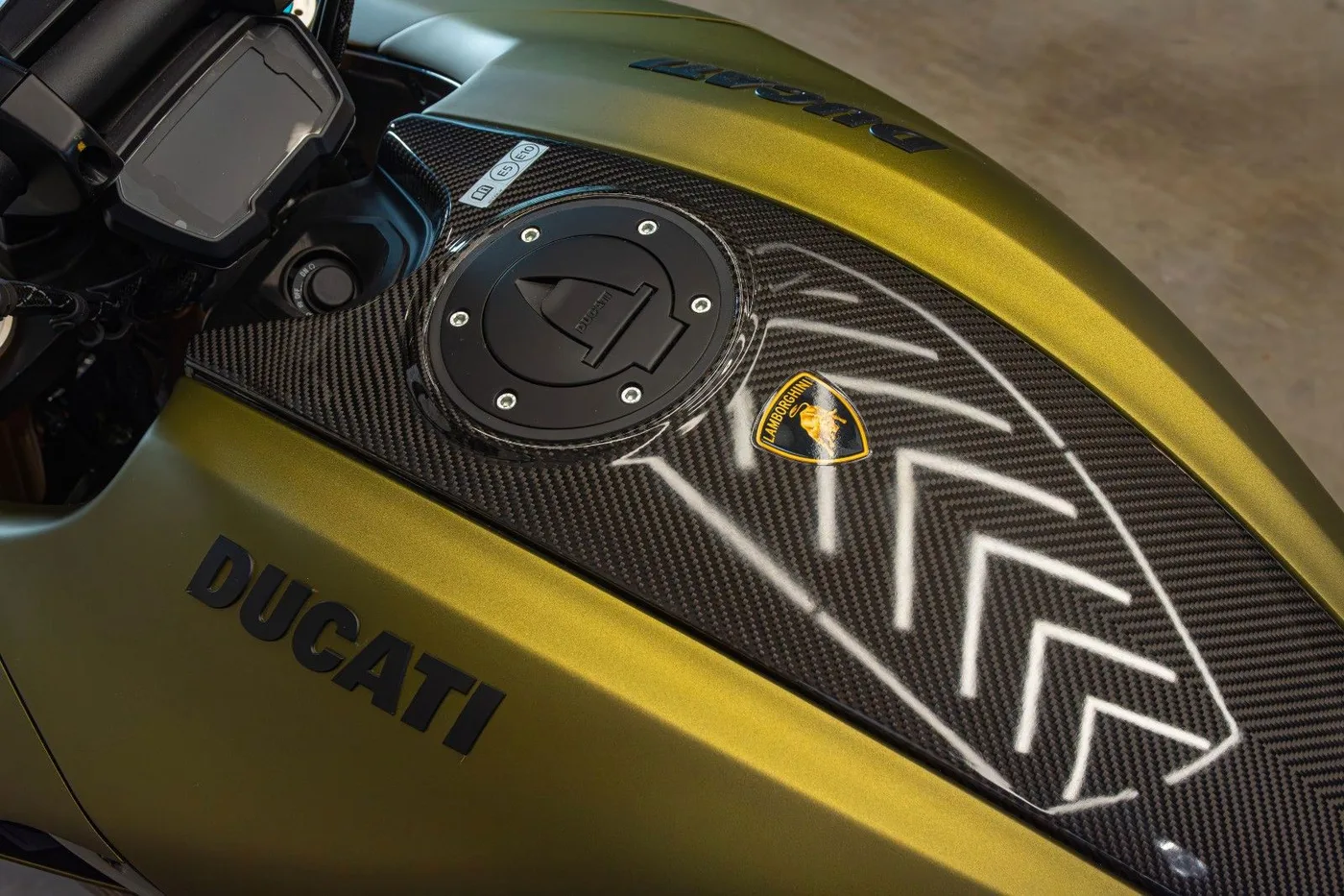 Ducati Diavel 1260 S angeboten von einem Händler für Luxusmotorräder in Gronau, Deutschland, Foto 14 von 25