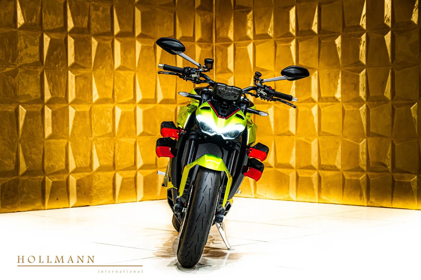 Ducati Streetfighter V4 proposée par un concessionnaire spécialisé à Stuhr, Allemagne, photo 2 sur 8