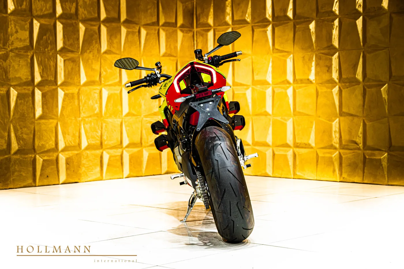 Ducati Streetfighter V4 proposée par un concessionnaire spécialisé à Stuhr, Allemagne, photo 5 sur 8