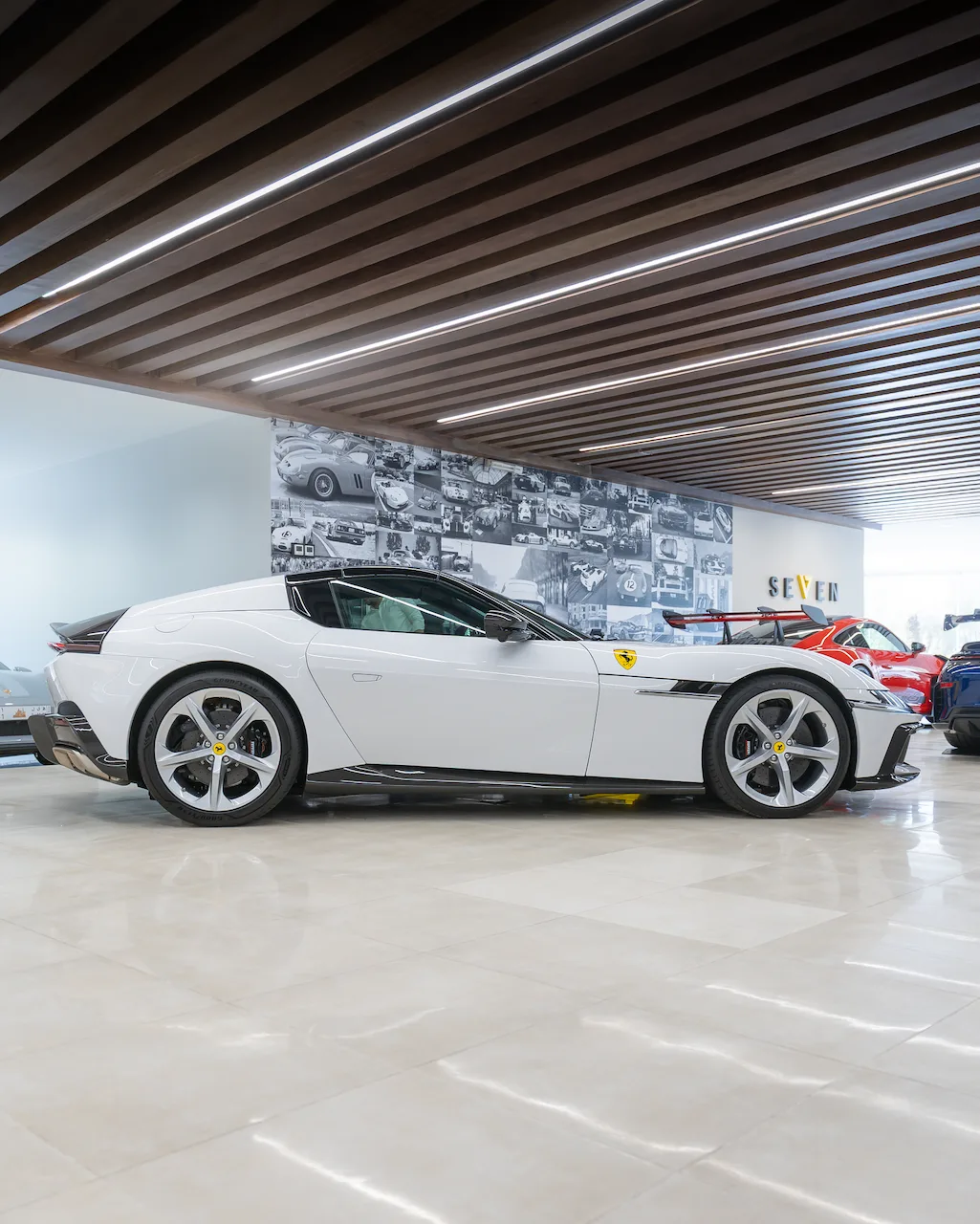 Ferrari 12Cilindri Spider angeboten von einem Supersportwagenhändler in Riyadh, Saudi-Arabien, Foto 5 von 21