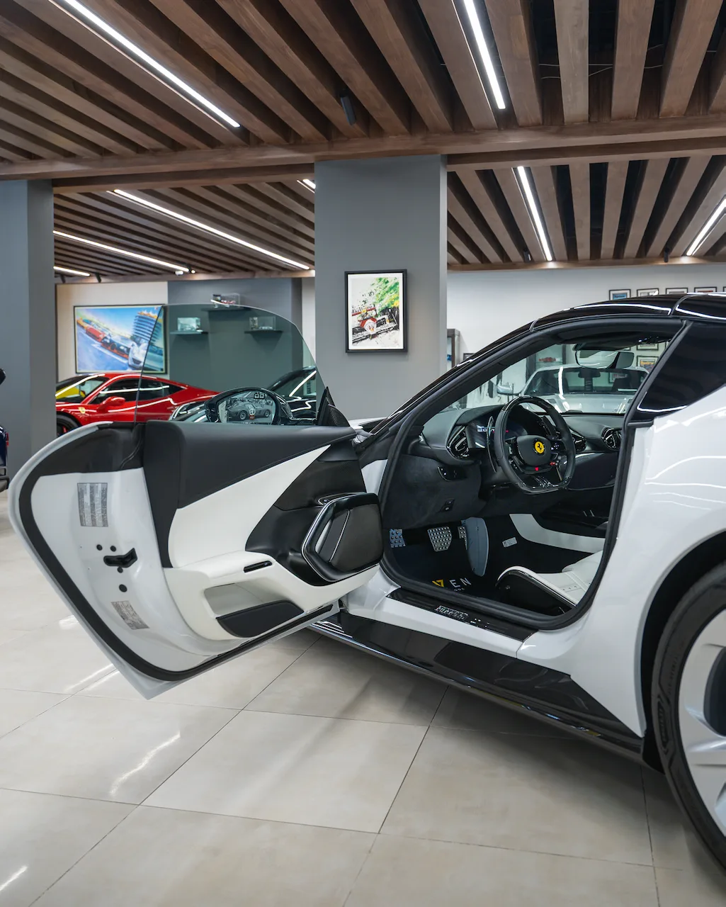 Ferrari 12Cilindri Spider angeboten von einem Supersportwagenhändler in Riyadh, Saudi-Arabien, Foto 10 von 21