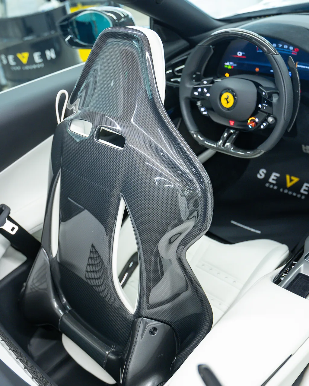 Ferrari 12Cilindri Spider angeboten von einem Supersportwagenhändler in Riyadh, Saudi-Arabien, Foto 13 von 21