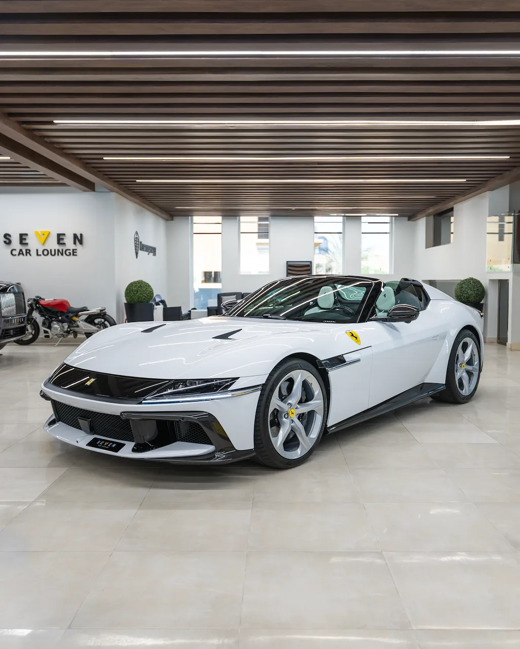 Ferrari 12Cilindri Spider angeboten von einem Supersportwagenhändler in Riyadh, Saudi-Arabien, Foto 15 von 21