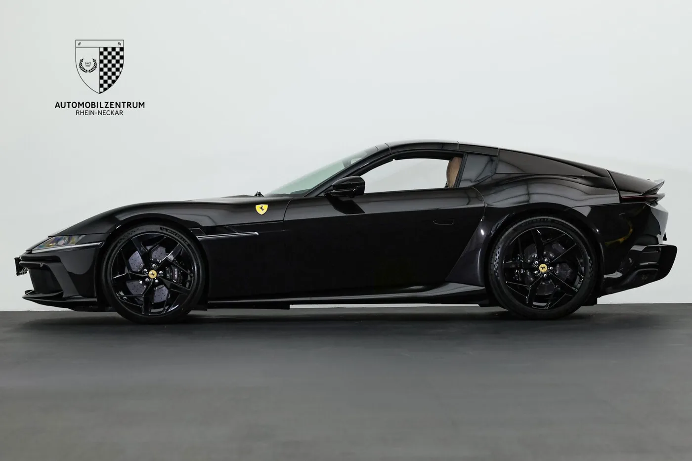 Ferrari 12Cilindri Spider angeboten von einem Supersportwagenhändler in Viernheim, Deutschland, Foto 4 von 25