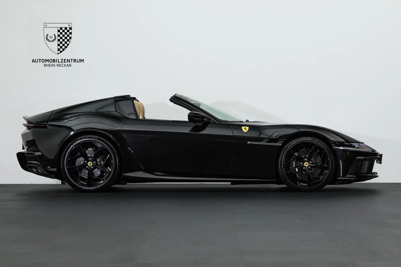 Ferrari 12Cilindri Spider angeboten von einem Supersportwagenhändler in Viernheim, Deutschland, Foto 8 von 25
