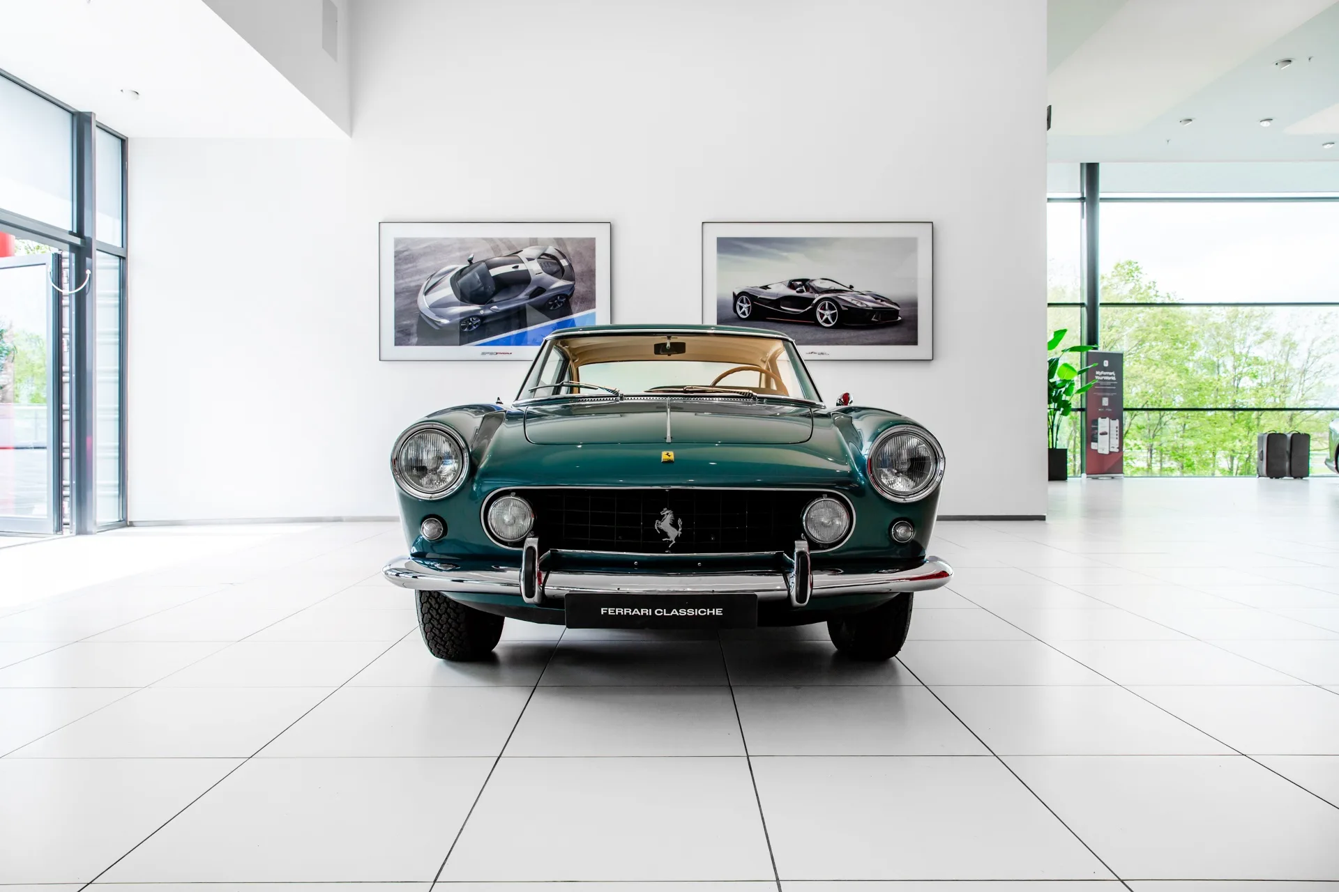 Ferrari 250 GT 2+2 angeboten von einem Fachhändler in Hengelo, Niederlande, Hauptfoto