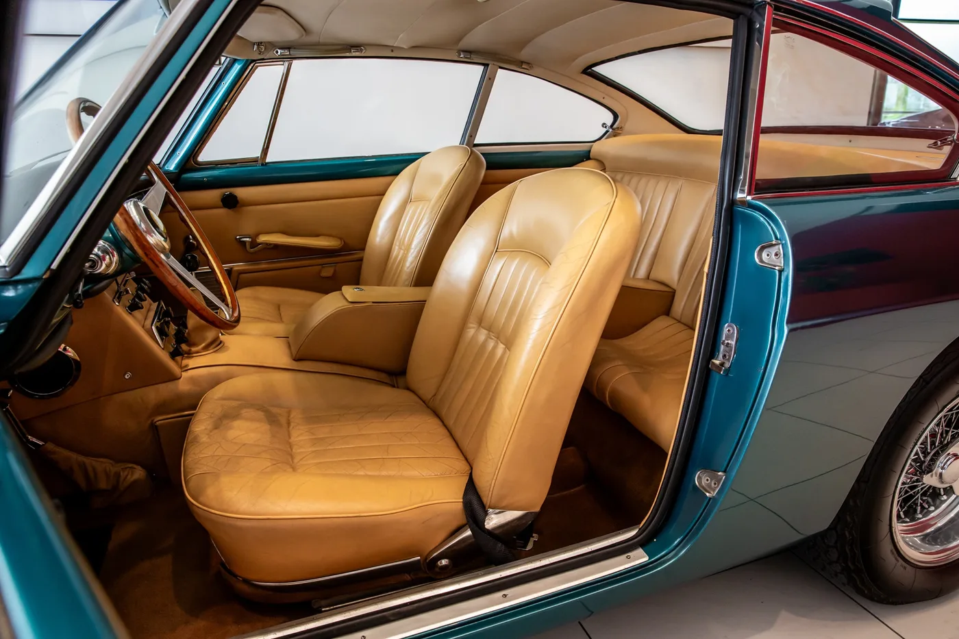 Ferrari 250 GT 2+2 offered by a specialist dealer in Hengelo, Netherlands, photo 6 of 15