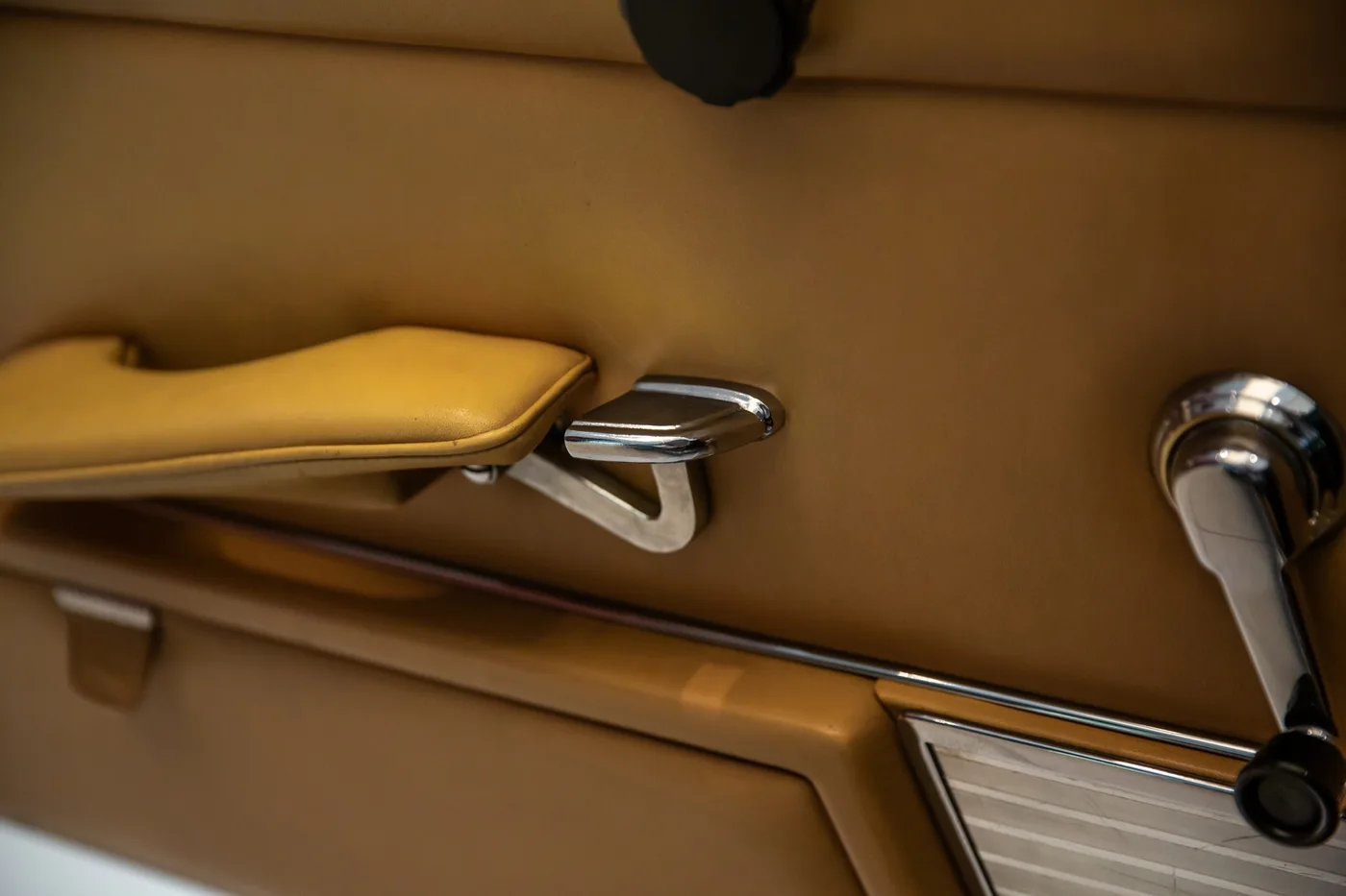 Ferrari 250 GT 2+2 offered by a specialist dealer in Hengelo, Netherlands, photo 9 of 15