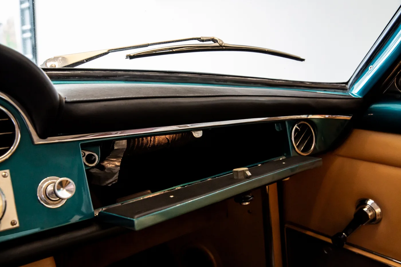 Ferrari 250 GT 2+2 offered by a specialist dealer in Hengelo, Netherlands, photo 11 of 15