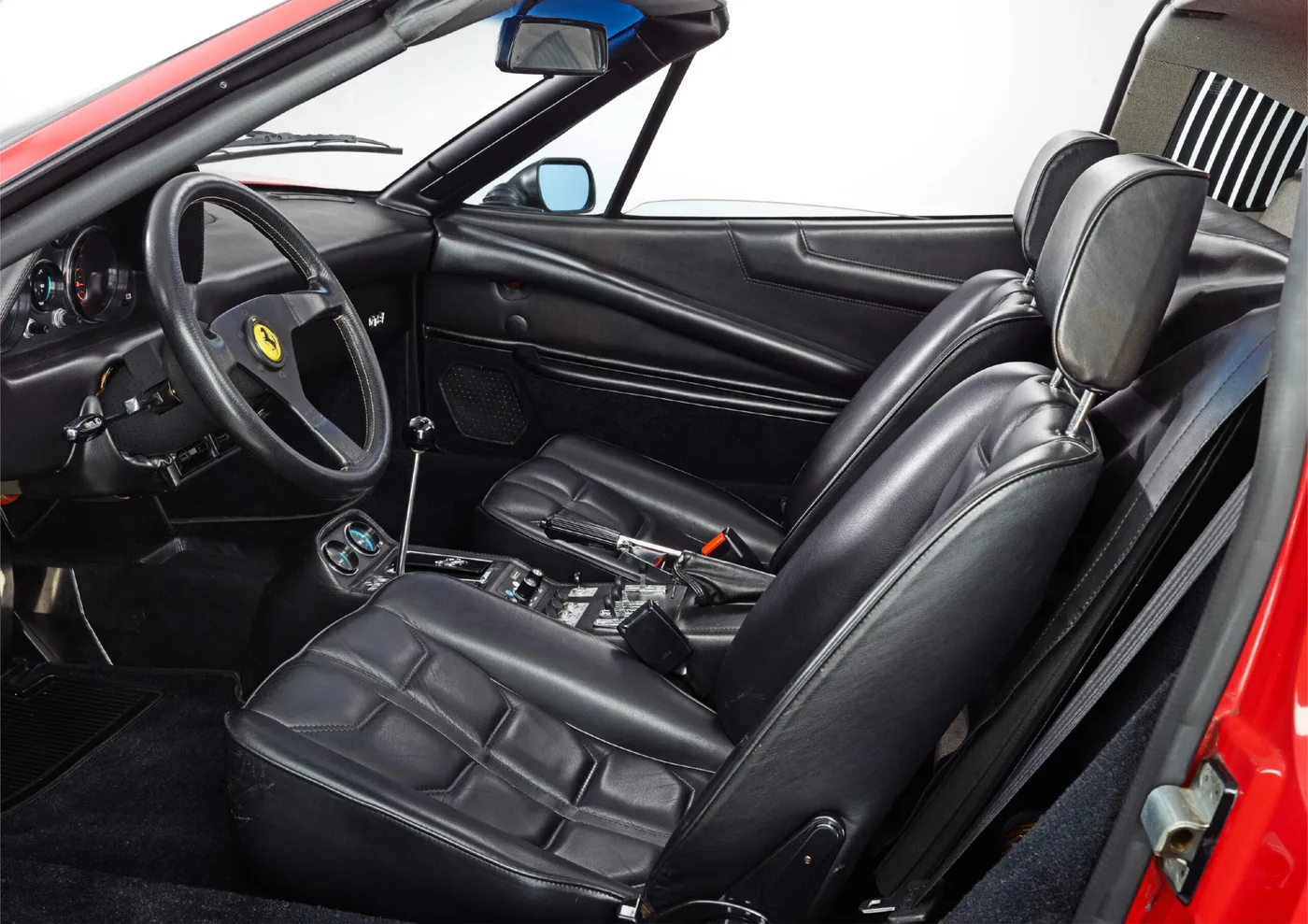 1985 Ferrari 308 GTS QV proposée par un spécialiste de la voiture de collection à Lindau, Allemagne, photo 4 sur 11