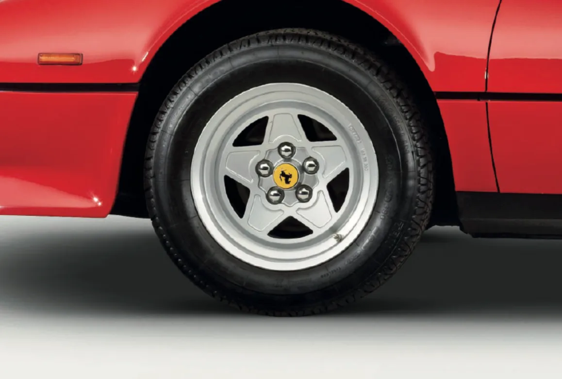 1985 Ferrari 308 GTS QV proposée par un spécialiste de la voiture de collection à Lindau, Allemagne, photo 5 sur 11