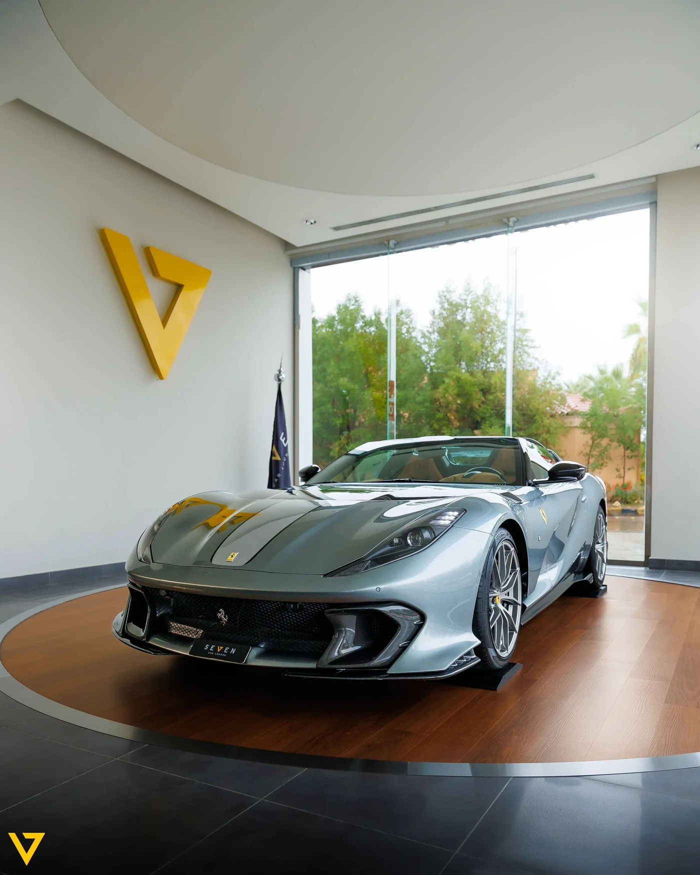 2024 Ferrari 812 Competizione Aperta angeboten von einem Supersportwagenhändler in Riyadh, Saudi-Arabien, Foto 2 von 19