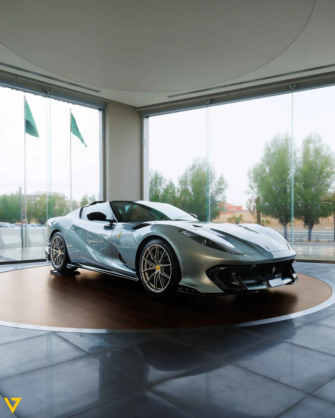 2024 Ferrari 812 Competizione Aperta angeboten von einem Supersportwagenhändler in Riyadh, Saudi-Arabien, Foto 4 von 19