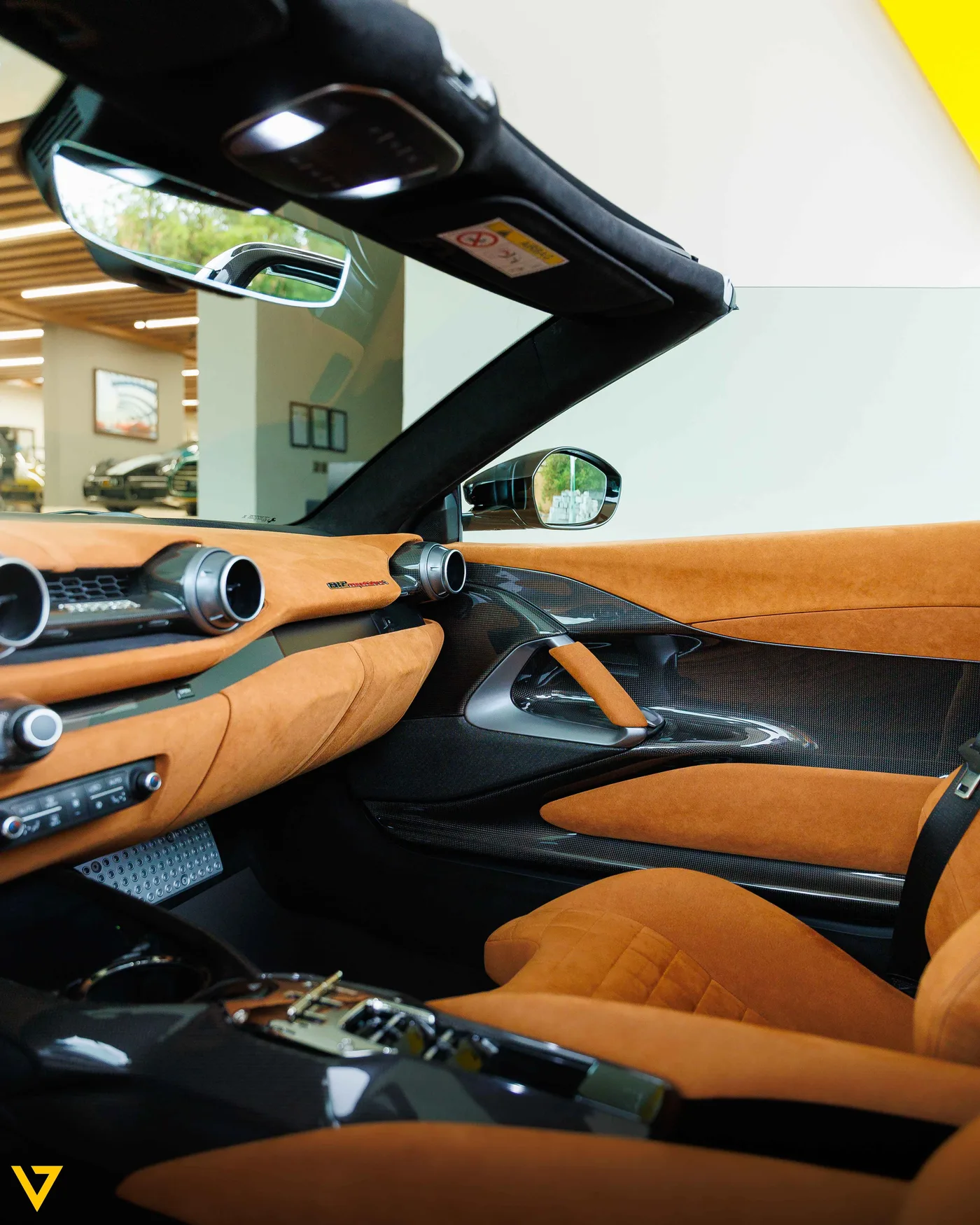 2024 Ferrari 812 Competizione Aperta angeboten von einem Supersportwagenhändler in Riyadh, Saudi-Arabien, Foto 5 von 19