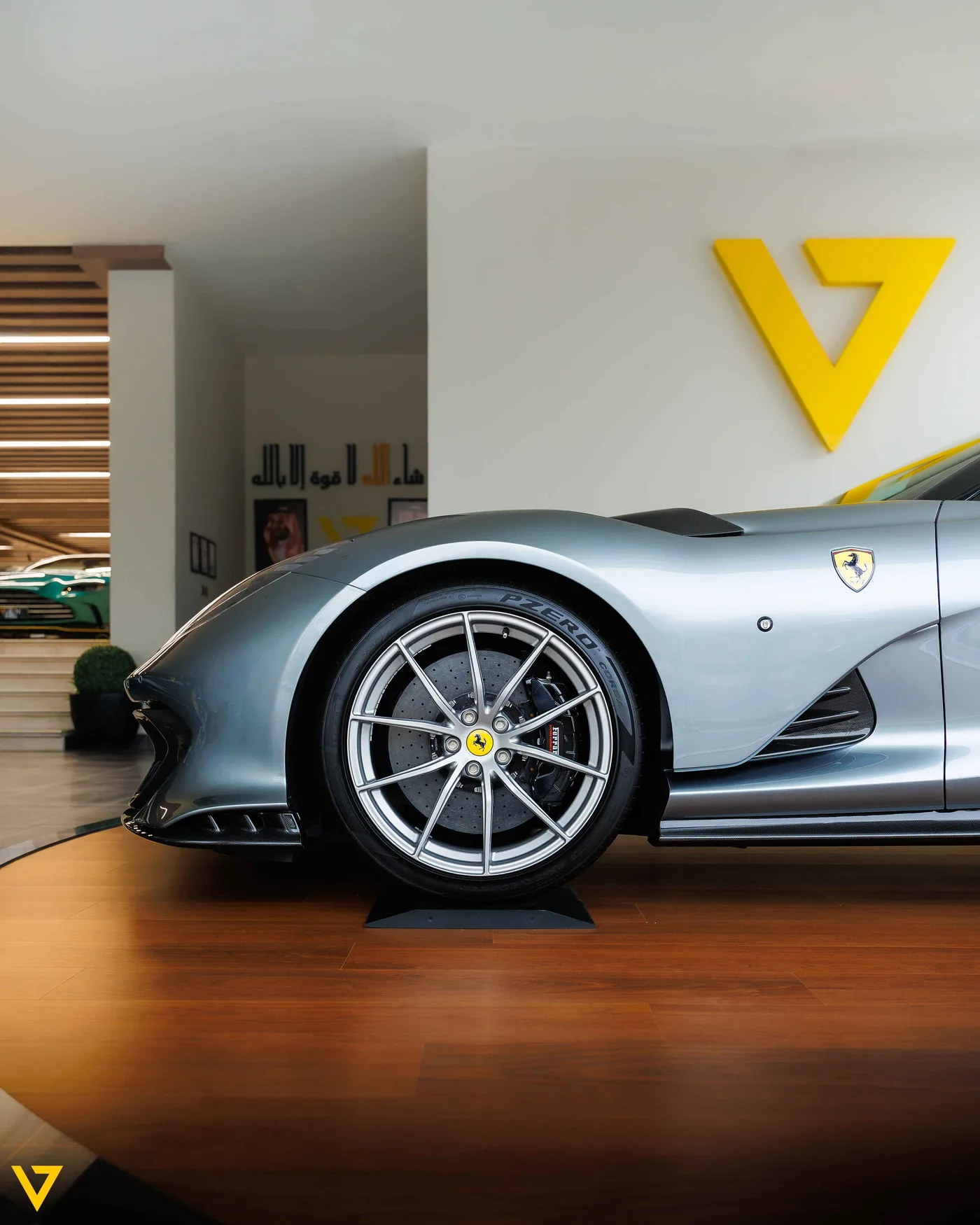 2024 Ferrari 812 Competizione Aperta angeboten von einem Supersportwagenhändler in Riyadh, Saudi-Arabien, Foto 8 von 19