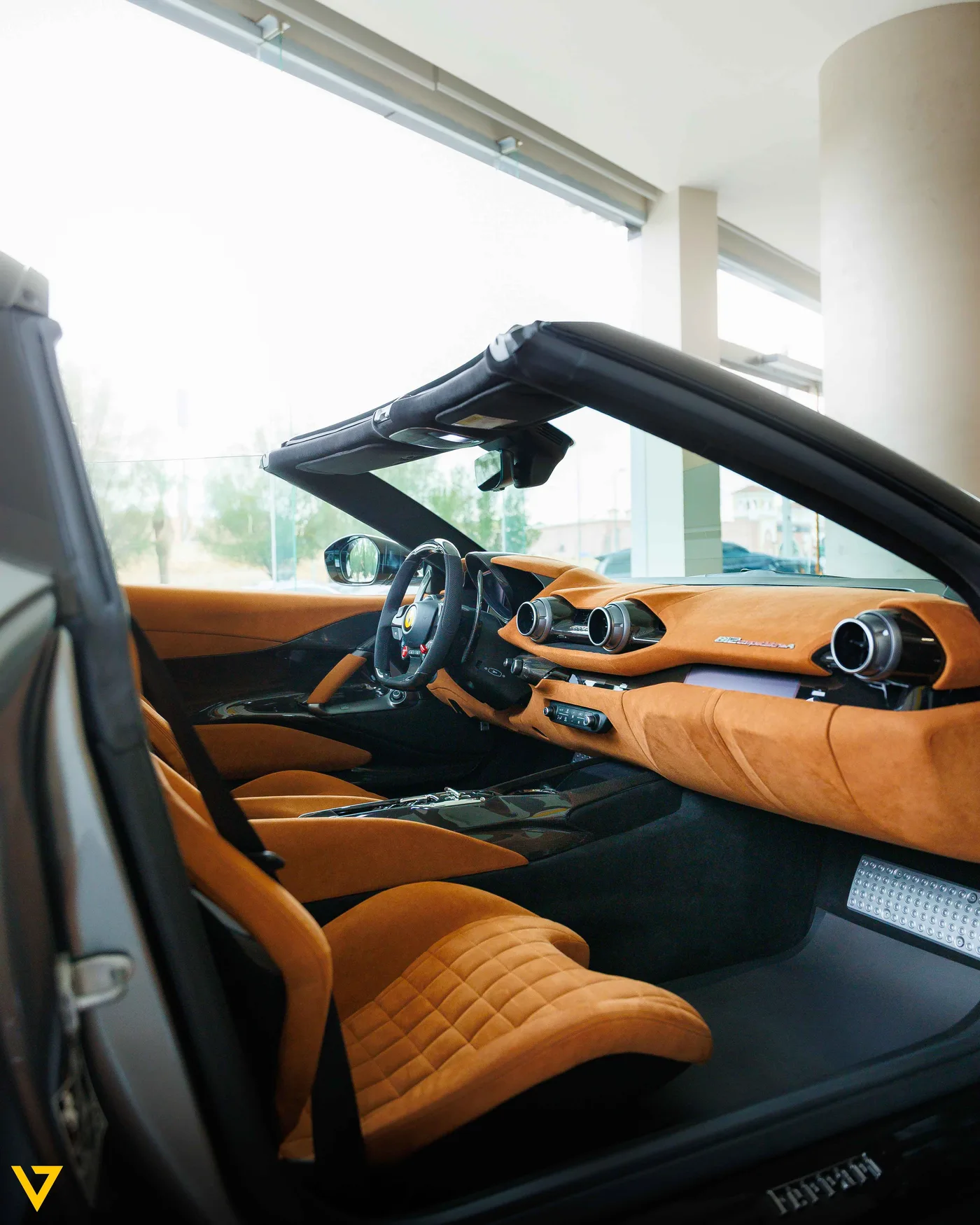2024 Ferrari 812 Competizione Aperta angeboten von einem Supersportwagenhändler in Riyadh, Saudi-Arabien, Foto 9 von 19