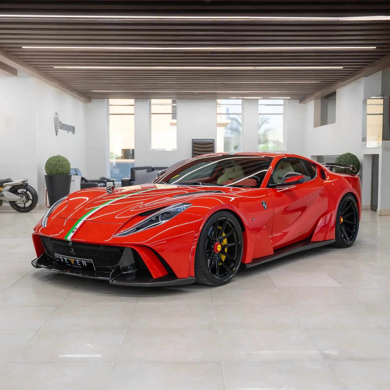 Ferrari 812 Superfast angeboten von einem Supersportwagenhändler in Riyadh, Saudi-Arabien, Hauptfoto