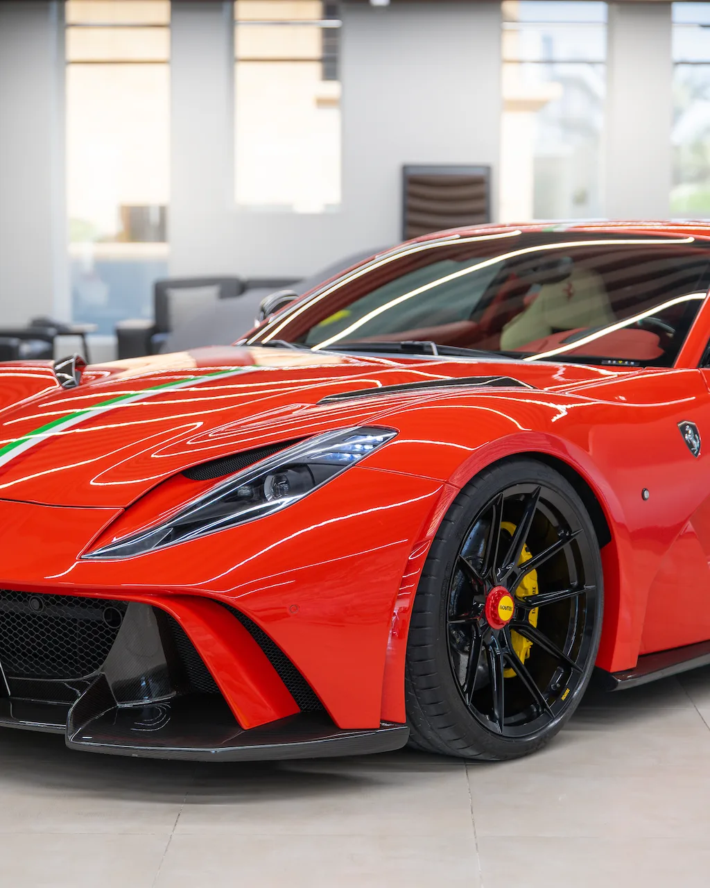 Ferrari 812 Superfast angeboten von einem Supersportwagenhändler in Riyadh, Saudi-Arabien, Foto 2 von 20