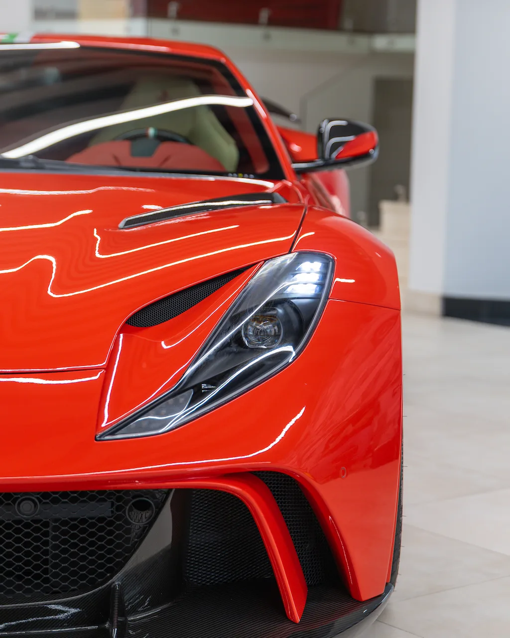 Ferrari 812 Superfast angeboten von einem Supersportwagenhändler in Riyadh, Saudi-Arabien, Foto 4 von 20