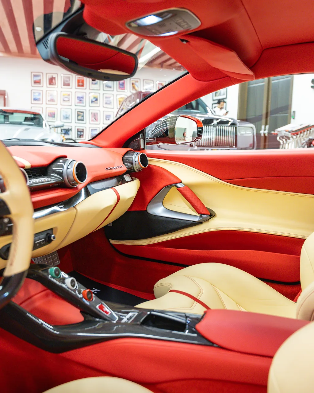 Ferrari 812 Superfast angeboten von einem Supersportwagenhändler in Riyadh, Saudi-Arabien, Foto 10 von 20