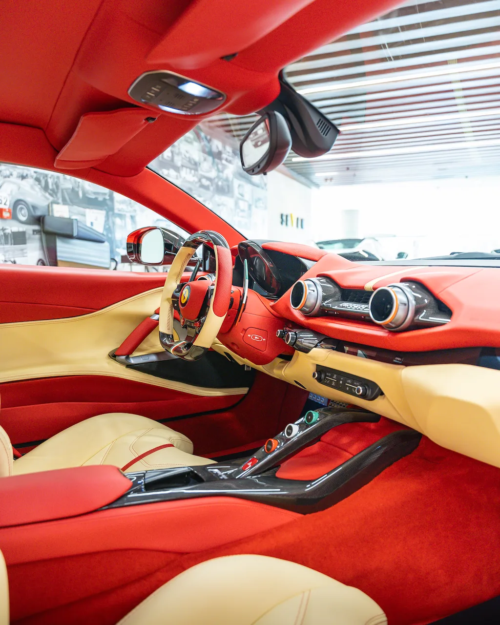 Ferrari 812 Superfast angeboten von einem Supersportwagenhändler in Riyadh, Saudi-Arabien, Foto 12 von 20