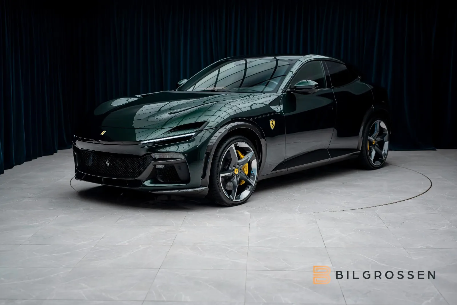 Ferrari Purosangue proposée par un concessionnaire spécialisé à Täby, Suède, photo principale