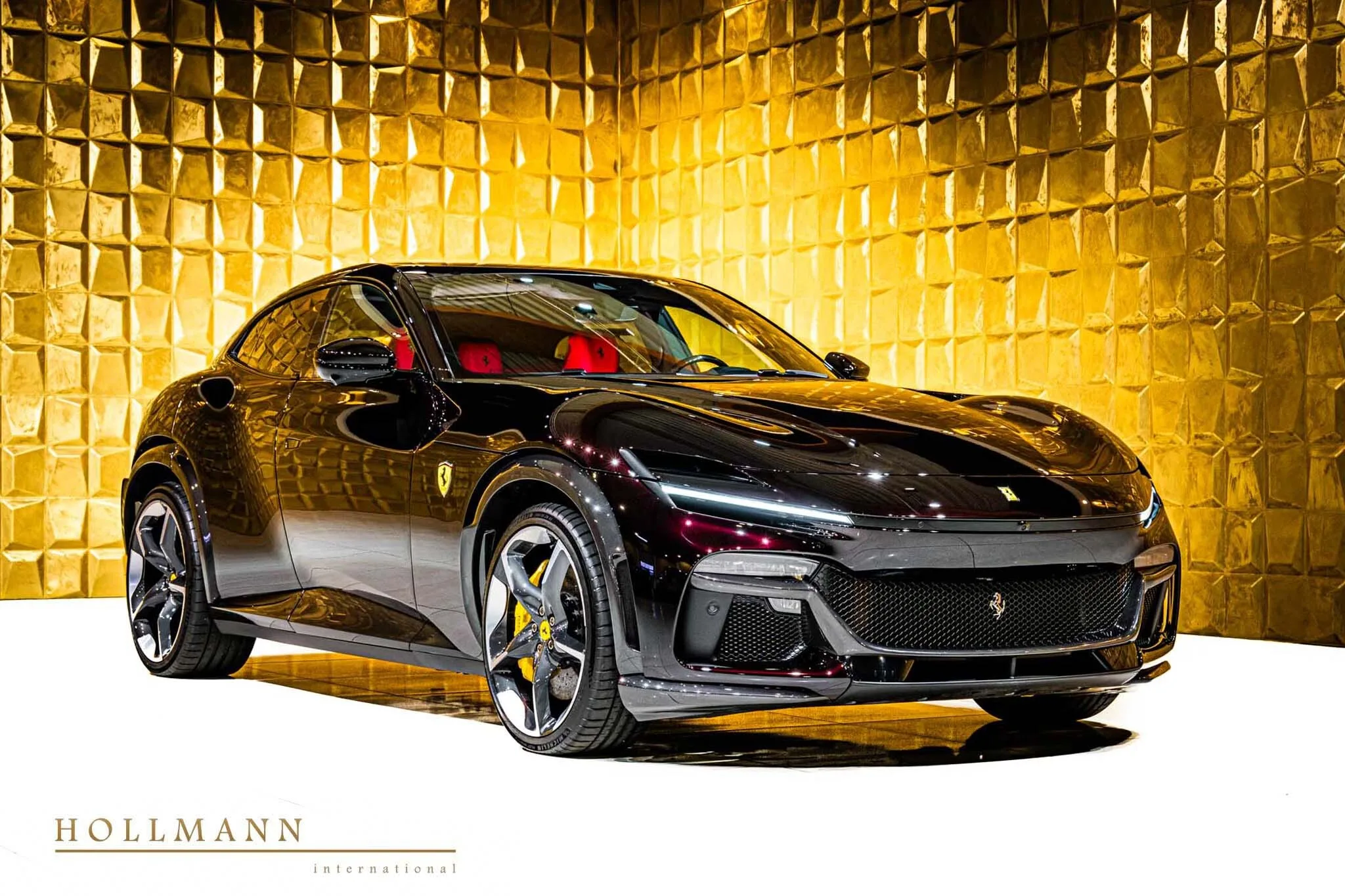 Ferrari Purosangue proposée par un concessionnaire spécialisé à Stuhr, Allemagne, photo principale