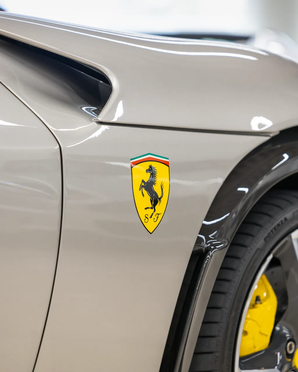 2025 Ferrari Purosangue angeboten von einem Supersportwagenhändler in Riyadh, Saudi-Arabien, Foto 4 von 19