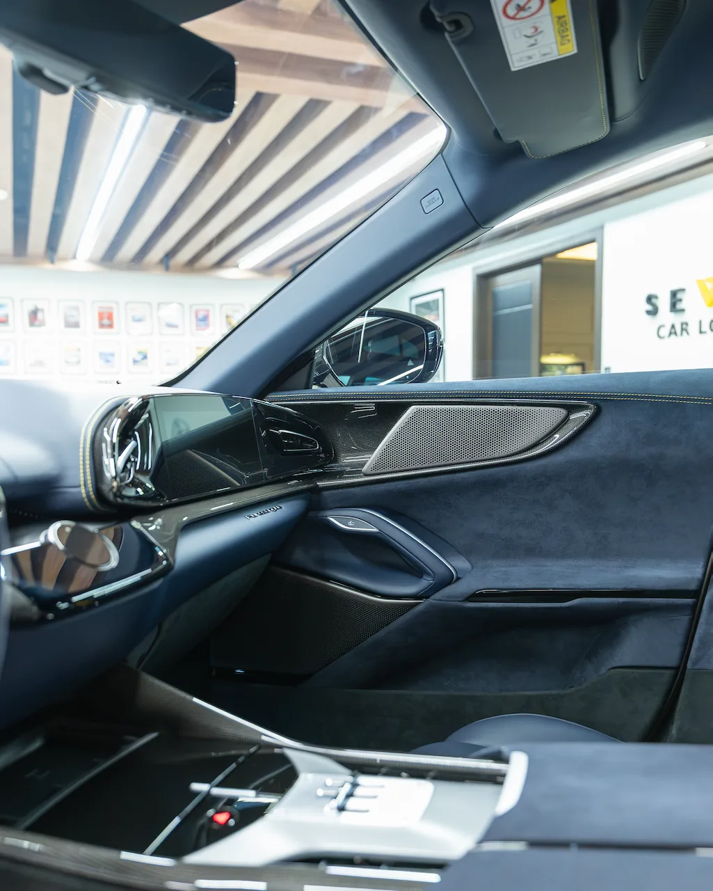 2025 Ferrari Purosangue angeboten von einem Supersportwagenhändler in Riyadh, Saudi-Arabien, Foto 10 von 19