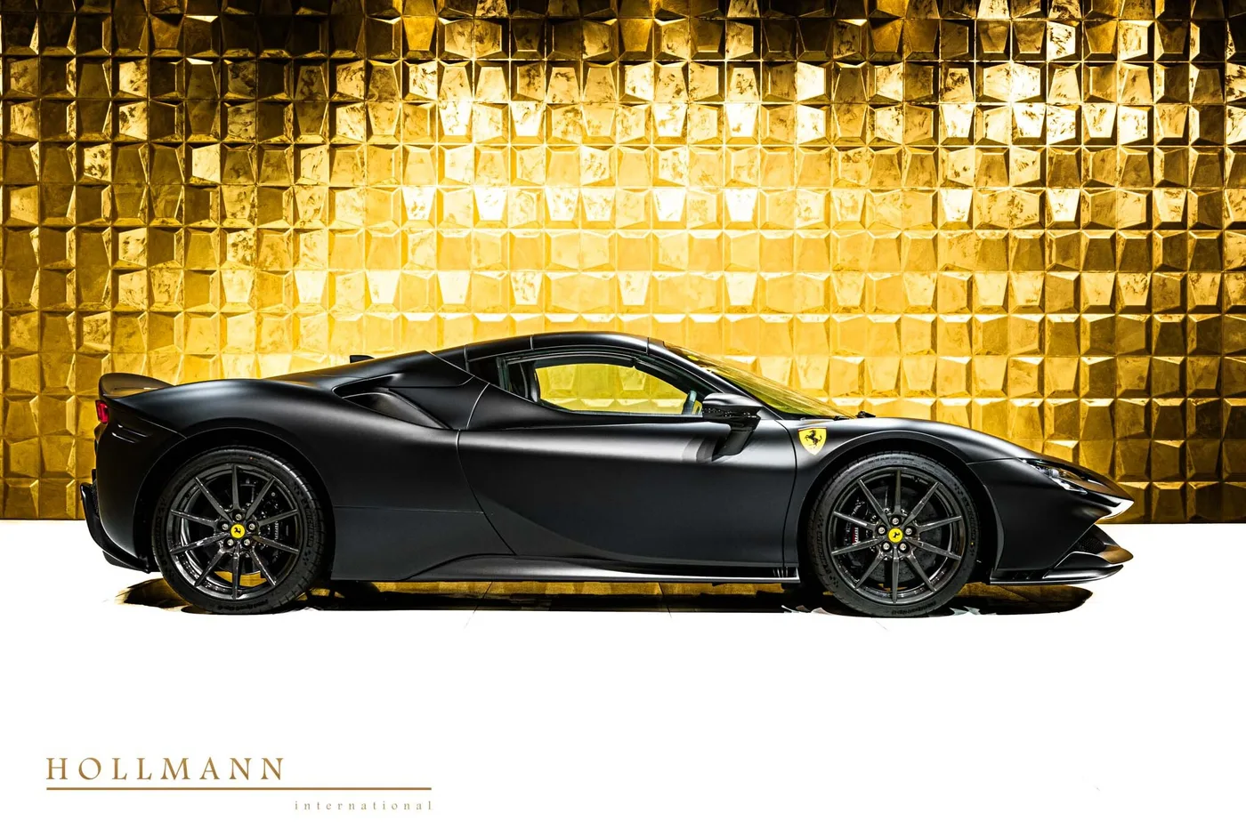 Ferrari SF90 Spider offered by a specialist dealer in Stuhr, Germany, photo 2 of 8