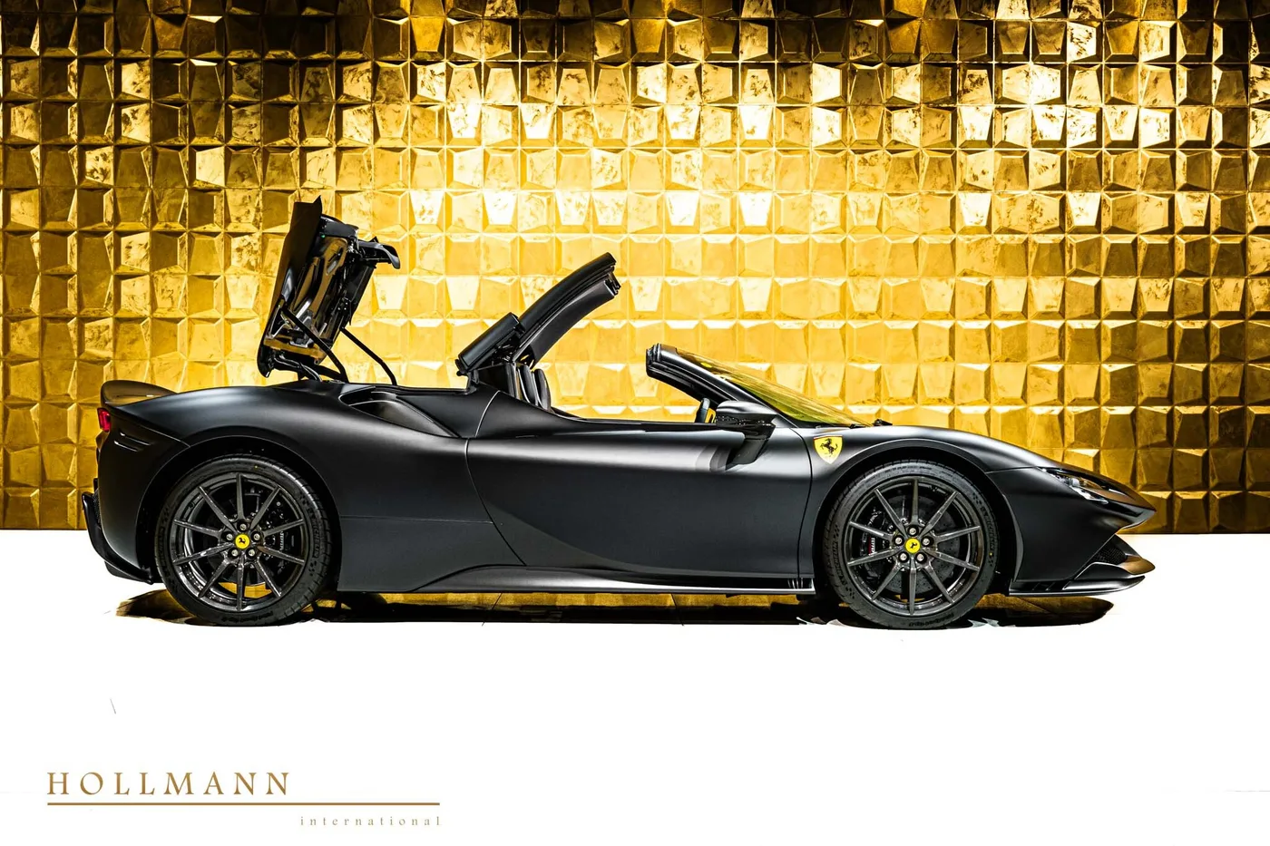 Ferrari SF90 Spider offered by a specialist dealer in Stuhr, Germany, photo 3 of 8