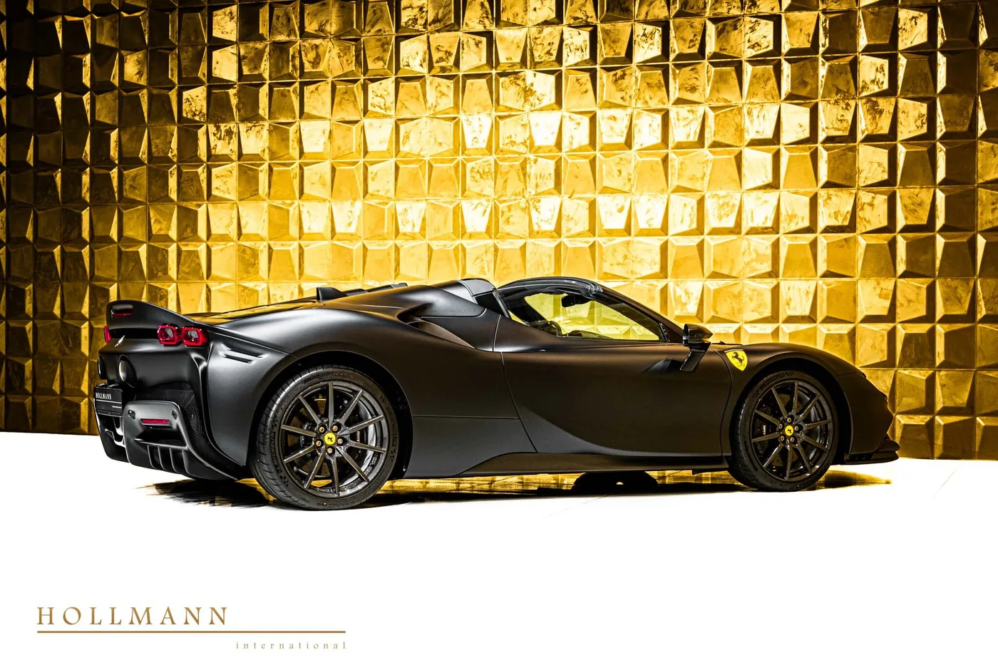Ferrari SF90 Spider offered by a specialist dealer in Stuhr, Germany, photo 5 of 8