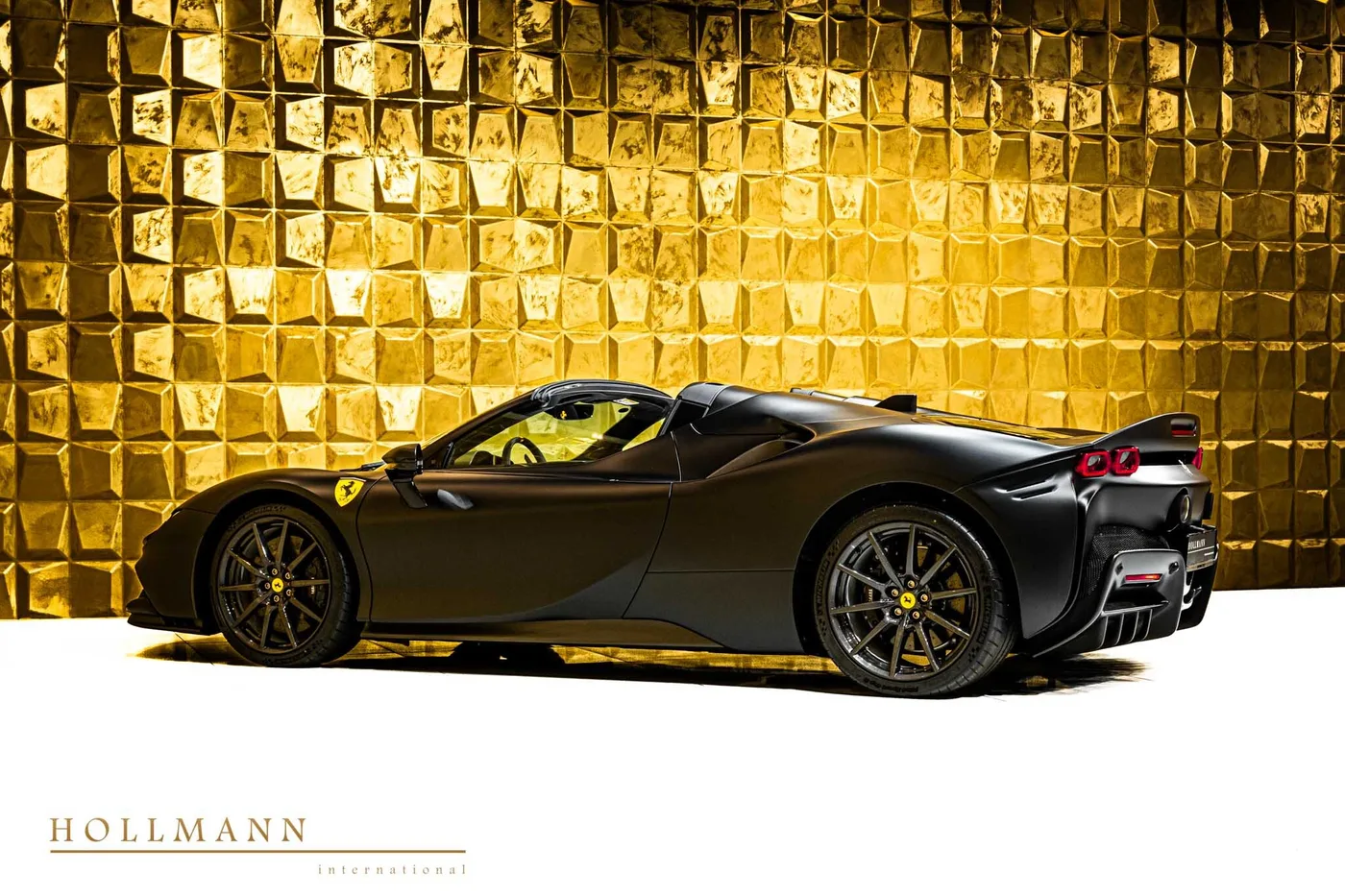 Ferrari SF90 Spider offered by a specialist dealer in Stuhr, Germany, photo 7 of 8