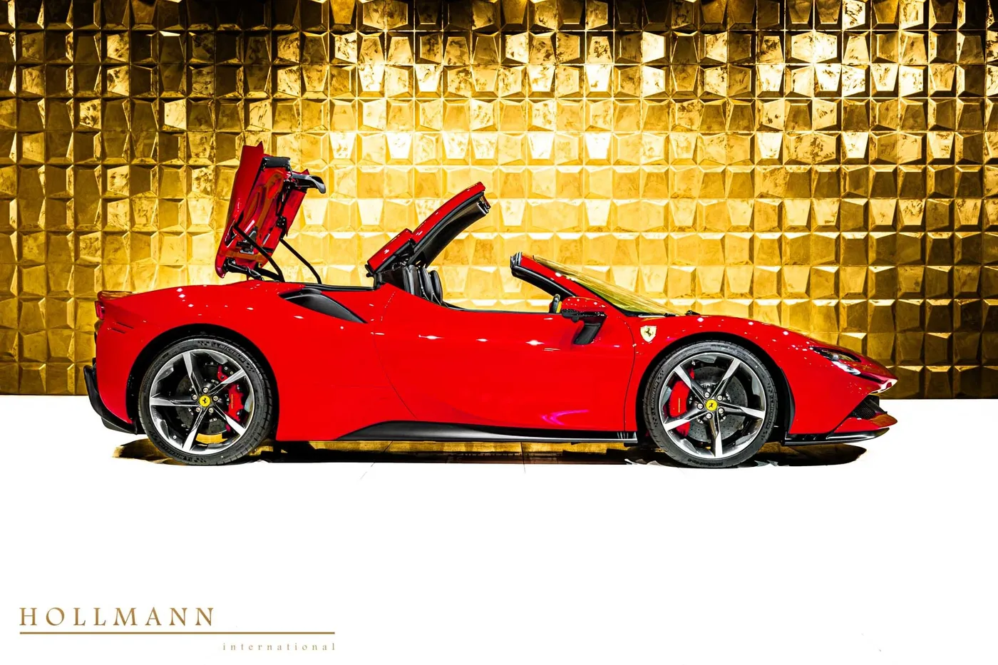 Ferrari SF90 Spider offered by a specialist dealer in Stuhr, Germany, photo 4 of 8