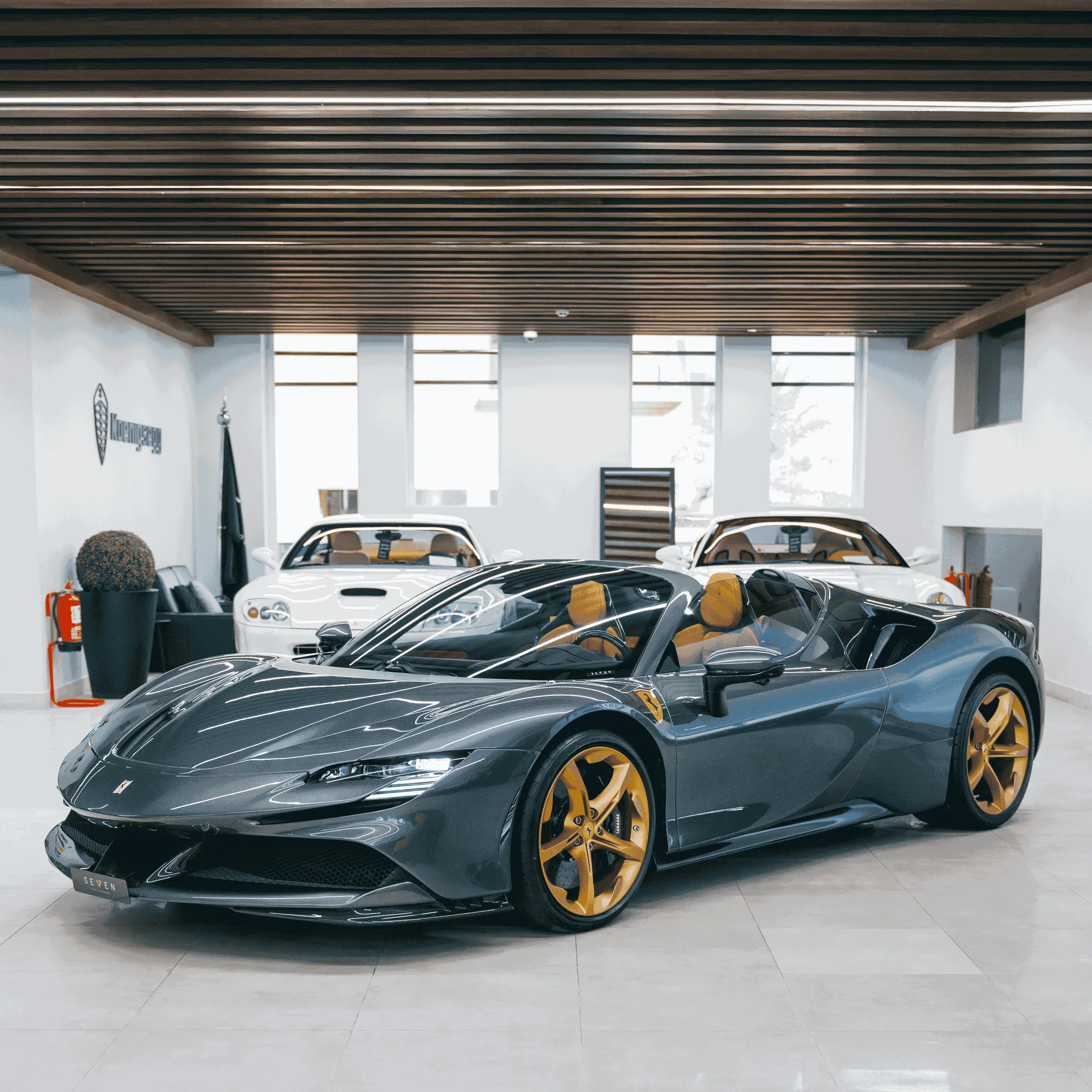 2024 Ferrari SF90 Spider angeboten von einem Supersportwagenhändler in Riyadh, Saudi-Arabien, Hauptfoto