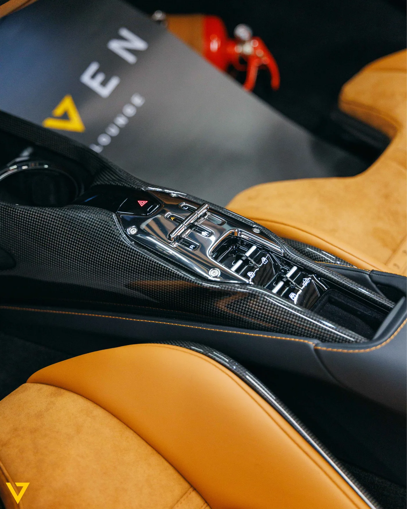2024 Ferrari SF90 Spider angeboten von einem Supersportwagenhändler in Riyadh, Saudi-Arabien, Foto 12 von 19
