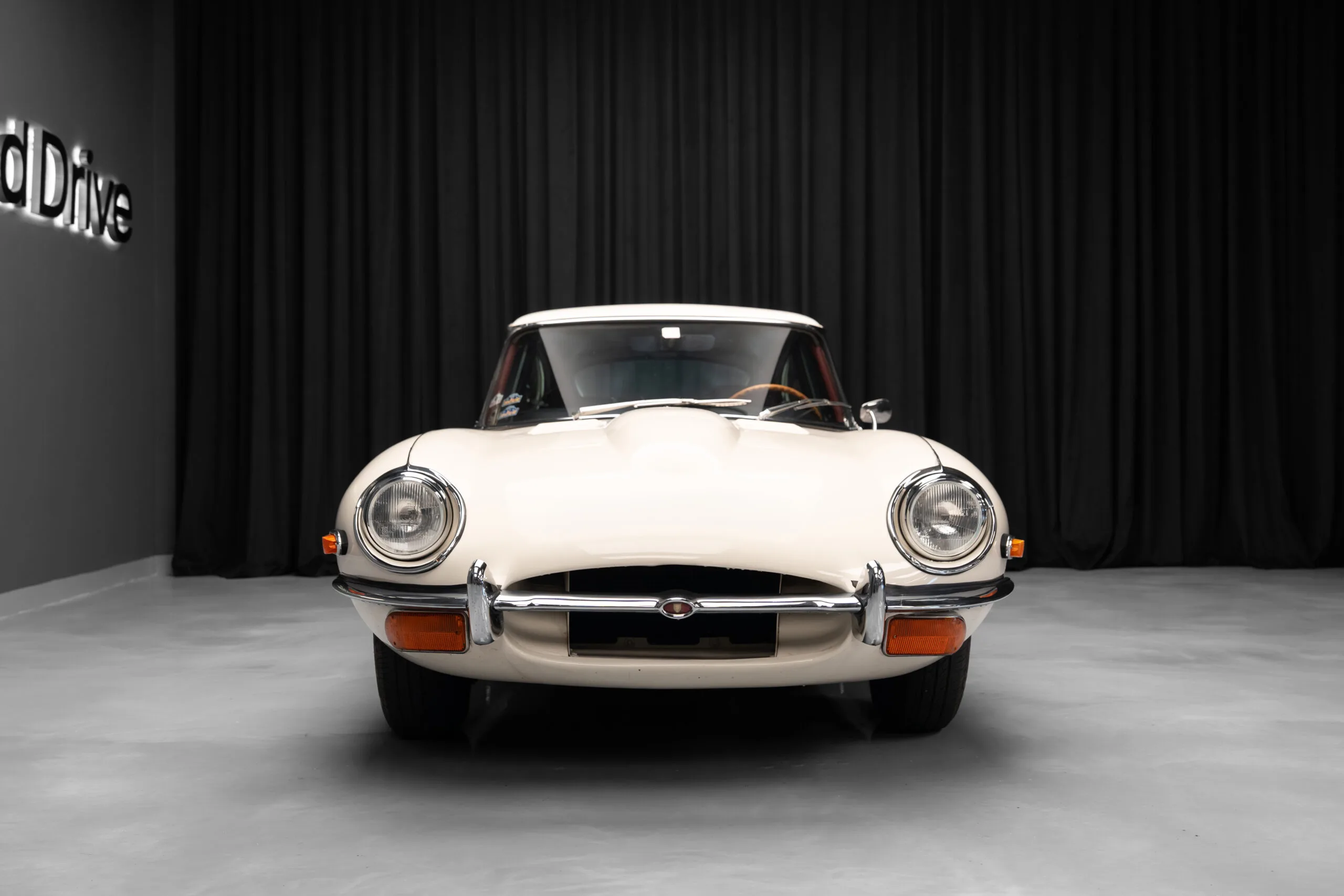Jaguar E-Type Series 2 2+2, 2/27